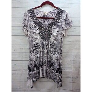 World Unity Womens Sz M Short Sleeves Boho Lace Shark bite Hem Studs